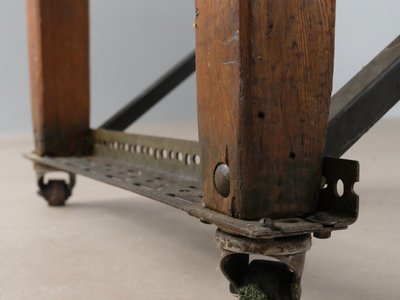Langt industrielt arbejdsbord