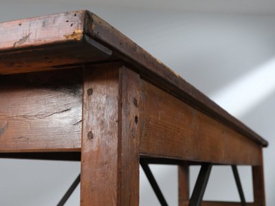 Langt industrielt arbejdsbord