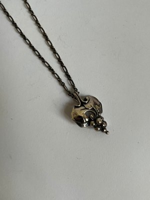 Georg Jensen halskæde 1996  Års smykke vedhæng med kæde udført i 925 sølv.