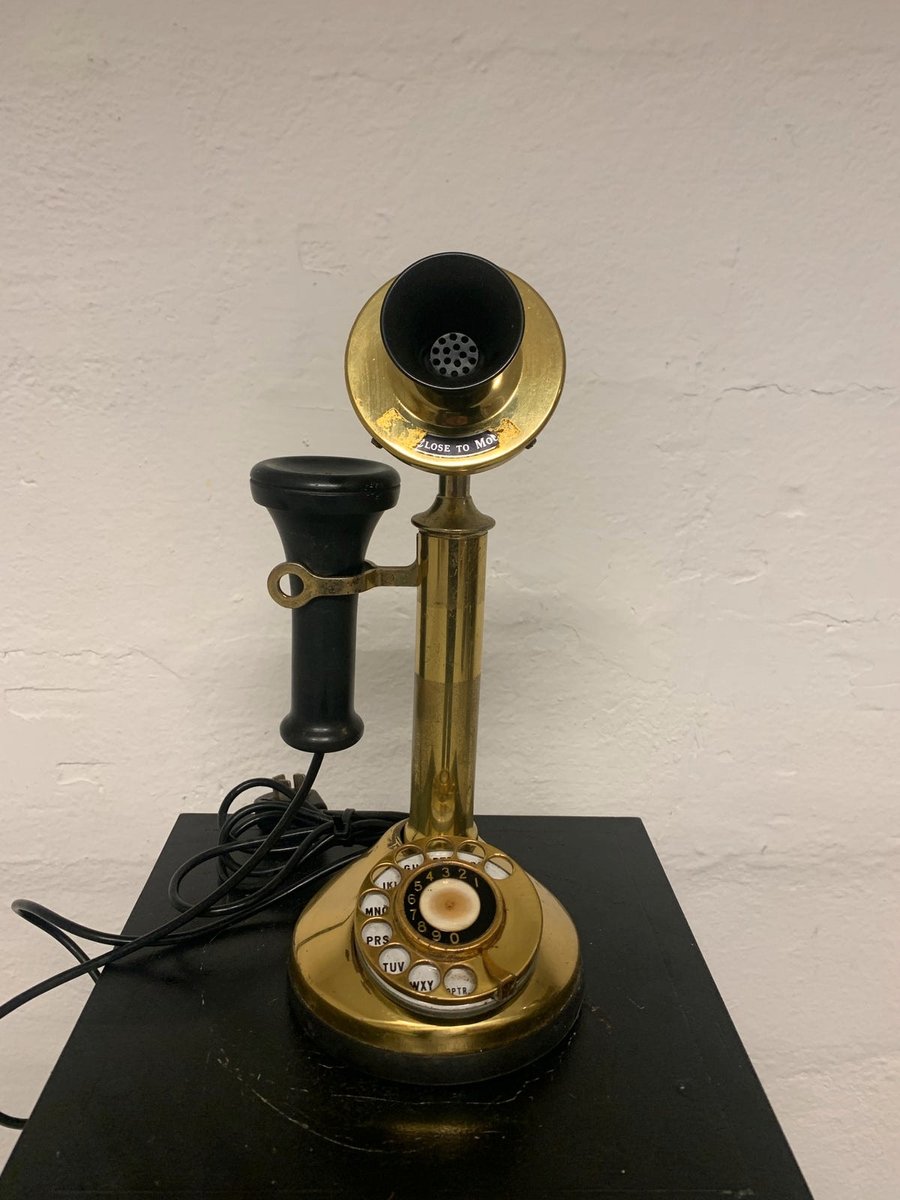Gammel bordtelefon