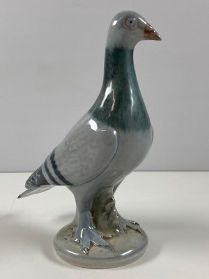 Royal Copenhagen kongelig figur af Due nummer 3510 signeret TM