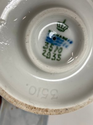 Royal Copenhagen kongelig figur af Due nummer 3510 signeret TM