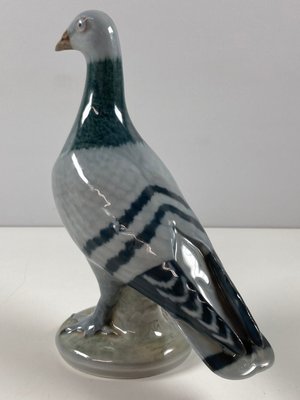 Royal Copenhagen kongelig figur af Due nummer 3510 signeret TM