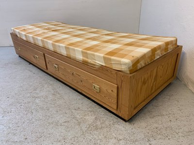 Briks, fyrretræsfinér