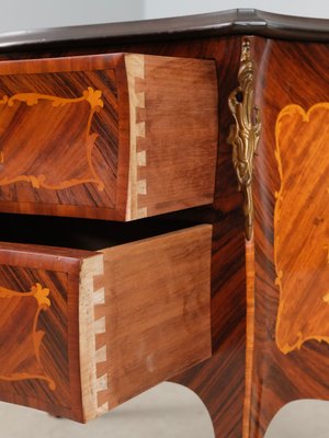 Antik kommode med intarsia