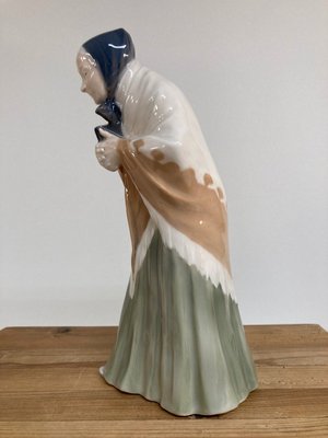 Royal Copenhagen Figur Kirkegængerske