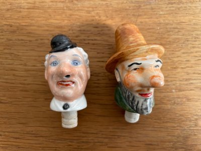10 vintage skænkepropper i porcelæn
