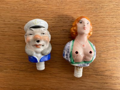 10 vintage skænkepropper i porcelæn