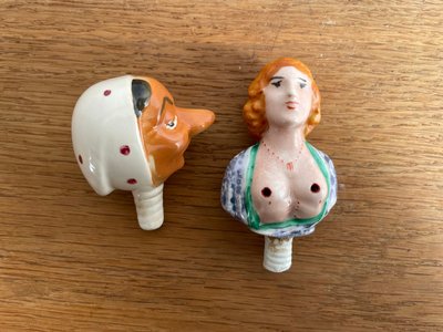 10 vintage skænkepropper i porcelæn
