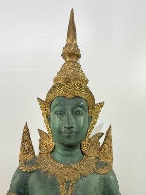 Thailandsk Buddha i grøn og guld
