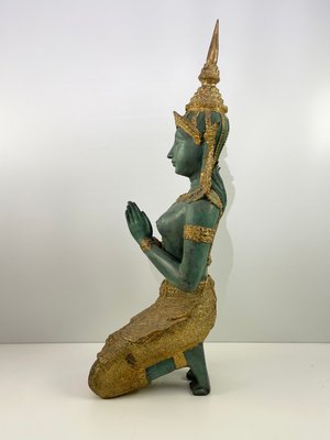 Thailandsk Buddha i grøn og guld