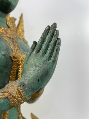 Thailandsk Buddha i grøn og guld