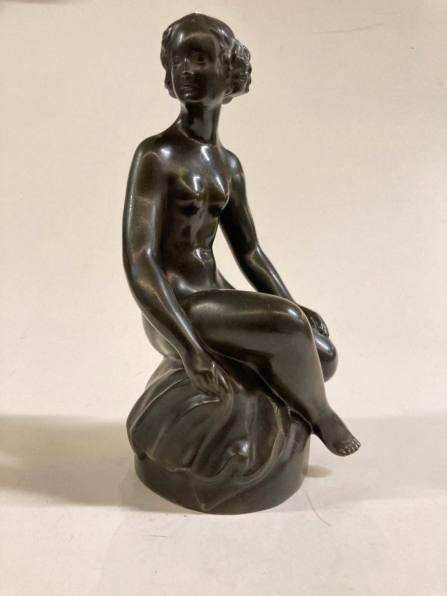 Bronzefigur af pige