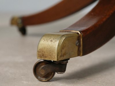 Engelsk sofabord i mahogni og glas