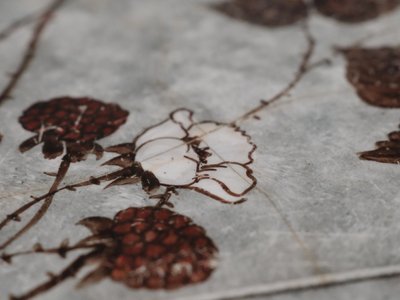Unikt vintage kakelbord med botanisk motiv